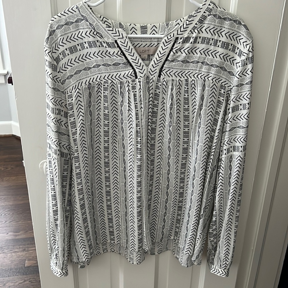 Size M Loft black and white patterned blouse